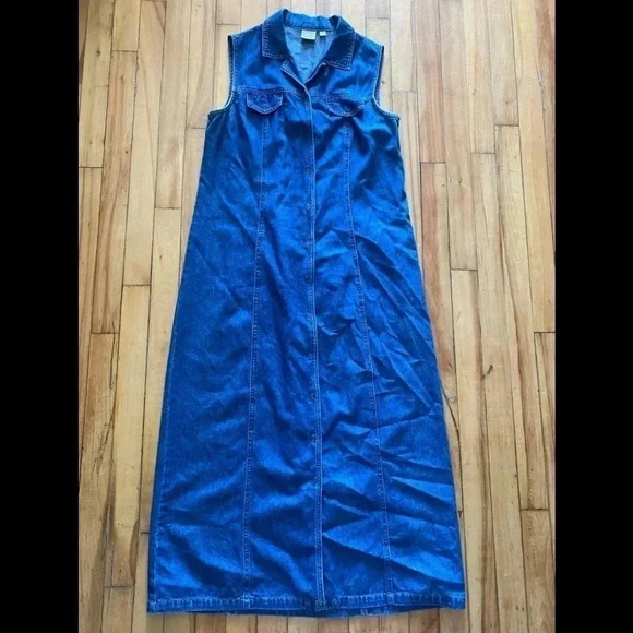 Dresses & Skirts - Vintage  button down denim dress